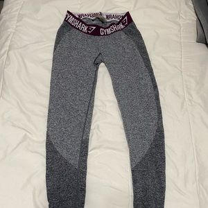 Gym shark leggings